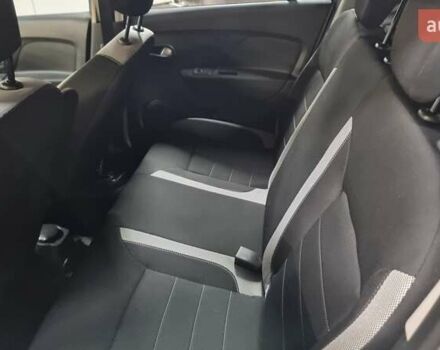 Белый Рено Сандеро СтэпВэй, объемом двигателя 0.9 л и пробегом 83 тыс. км за 8500 $, фото 6 на Automoto.ua