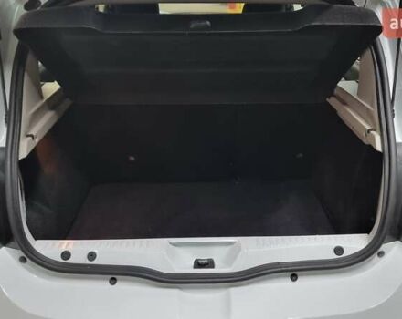 Белый Рено Сандеро СтэпВэй, объемом двигателя 0.9 л и пробегом 83 тыс. км за 8500 $, фото 11 на Automoto.ua