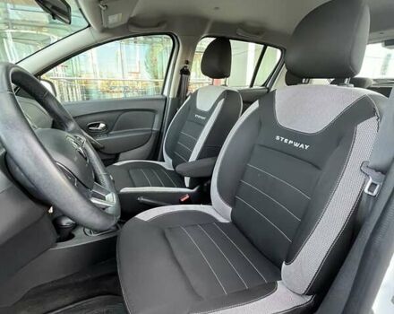 Білий Рено Сандеро СтепВей, об'ємом двигуна 0.9 л та пробігом 79 тис. км за 8164 $, фото 15 на Automoto.ua