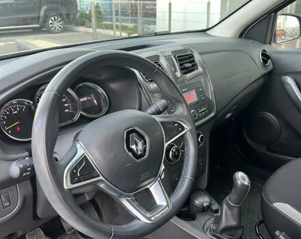 Білий Рено Сандеро СтепВей, об'ємом двигуна 0.9 л та пробігом 79 тис. км за 8164 $, фото 14 на Automoto.ua