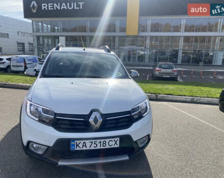 Рено Сандеро СтэпВэй 2021 в Киеве на Automoto.ua Белый Рено Сандеро СтэпВэй, объемом двигателя 1.46 л и пробегом 76 тыс. км за 12900 $, фото 7 на Automoto.ua