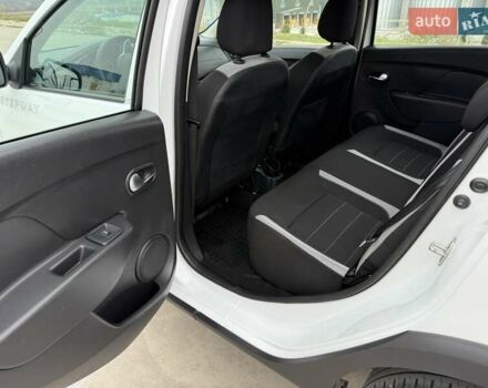 Белый Рено Сандеро СтэпВэй, объемом двигателя 0.9 л и пробегом 84 тыс. км за 9900 $, фото 16 на Automoto.ua