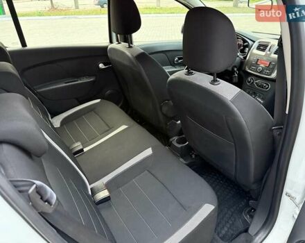 Рено Сандеро СтепВей 2021 у Запоріжжя на Automoto.ua Білий Рено Сандеро СтепВей, об'ємом двигуна 0.9 л та пробігом 110 тис. км за 10699 $, фото 15 на Automoto.ua