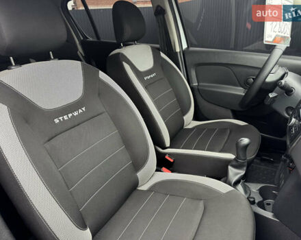 Белый Рено Сандеро СтэпВэй, объемом двигателя 1.46 л и пробегом 76 тыс. км за 12800 $, фото 5 на Automoto.ua