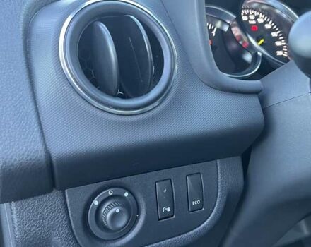 Білий Рено Сандеро СтепВей, об'ємом двигуна 0.9 л та пробігом 77 тис. км за 7974 $, фото 10 на Automoto.ua