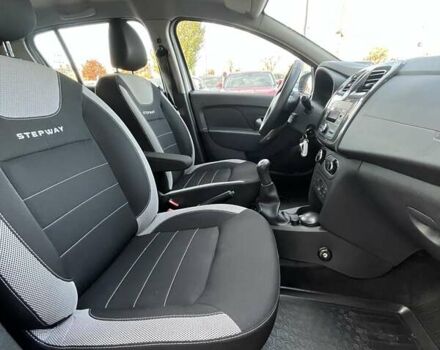 Білий Рено Сандеро СтепВей, об'ємом двигуна 0.9 л та пробігом 79 тис. км за 8164 $, фото 12 на Automoto.ua