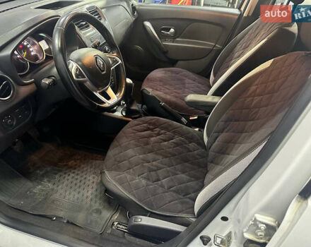 Білий Рено Сандеро СтепВей, об'ємом двигуна 0.9 л та пробігом 103 тис. км за 9550 $, фото 1 на Automoto.ua