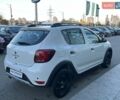 Білий Рено Сандеро СтепВей, об'ємом двигуна 0.9 л та пробігом 77 тис. км за 7974 $, фото 5 на Automoto.ua