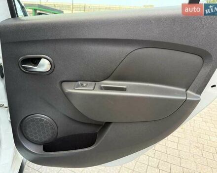 Рено Сандеро СтепВей 2021 у Запоріжжя на Automoto.ua Білий Рено Сандеро СтепВей, об'ємом двигуна 0.9 л та пробігом 110 тис. км за 10699 $, фото 11 на Automoto.ua