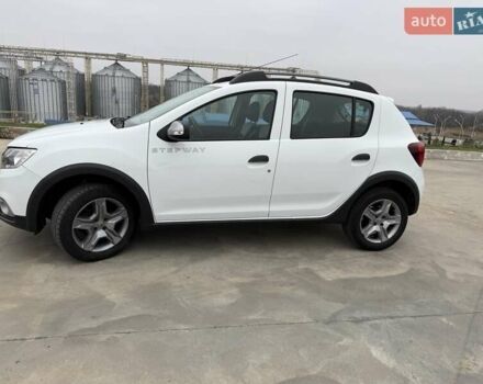 Белый Рено Сандеро СтэпВэй, объемом двигателя 0.9 л и пробегом 84 тыс. км за 9900 $, фото 1 на Automoto.ua