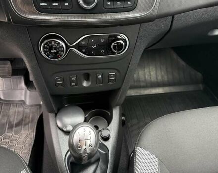 Белый Рено Сандеро СтэпВэй, объемом двигателя 0.9 л и пробегом 84 тыс. км за 9900 $, фото 26 на Automoto.ua