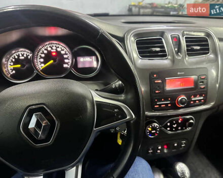 Білий Рено Сандеро СтепВей, об'ємом двигуна 0.9 л та пробігом 103 тис. км за 9550 $, фото 4 на Automoto.ua