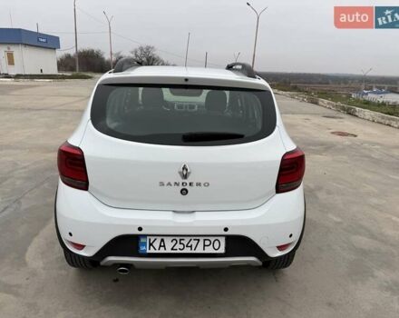 Белый Рено Сандеро СтэпВэй, объемом двигателя 0.9 л и пробегом 84 тыс. км за 9900 $, фото 3 на Automoto.ua