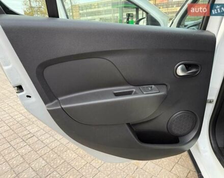 Рено Сандеро СтепВей 2021 у Запоріжжя на Automoto.ua Білий Рено Сандеро СтепВей, об'ємом двигуна 0.9 л та пробігом 110 тис. км за 10699 $, фото 9 на Automoto.ua