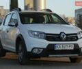 Белый Рено Сандеро СтэпВэй, объемом двигателя 0.9 л и пробегом 81 тыс. км за 9800 $, фото 1 на Automoto.ua