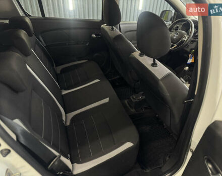 Белый Рено Сандеро СтэпВэй, объемом двигателя 0.9 л и пробегом 99 тыс. км за 8999 $, фото 16 на Automoto.ua