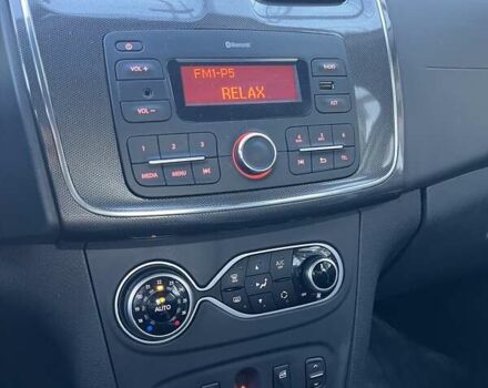 Білий Рено Сандеро СтепВей, об'ємом двигуна 0.9 л та пробігом 77 тис. км за 7974 $, фото 18 на Automoto.ua