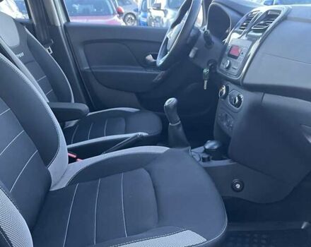 Білий Рено Сандеро СтепВей, об'ємом двигуна 0.9 л та пробігом 77 тис. км за 7974 $, фото 14 на Automoto.ua