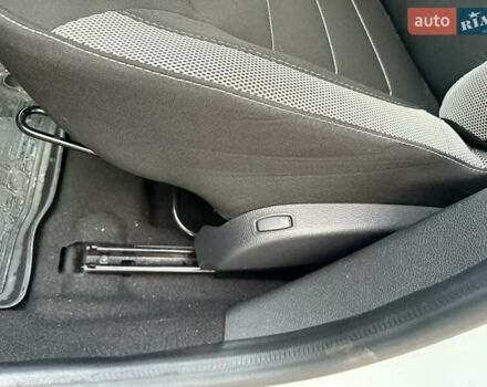 Рено Сандеро СтепВей 2021 у Запоріжжя на Automoto.ua Білий Рено Сандеро СтепВей, об'ємом двигуна 0.9 л та пробігом 110 тис. км за 10699 $, фото 24 на Automoto.ua