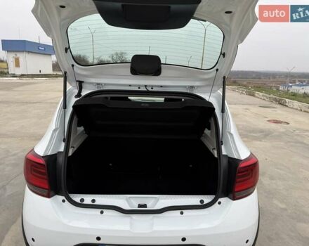Белый Рено Сандеро СтэпВэй, объемом двигателя 0.9 л и пробегом 84 тыс. км за 9900 $, фото 8 на Automoto.ua