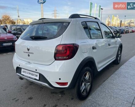 Білий Рено Сандеро СтепВей, об'ємом двигуна 0.9 л та пробігом 79 тис. км за 8164 $, фото 5 на Automoto.ua