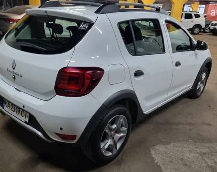 Белый Рено Сандеро СтэпВэй, объемом двигателя 0.9 л и пробегом 83 тыс. км за 8500 $, фото 4 на Automoto.ua