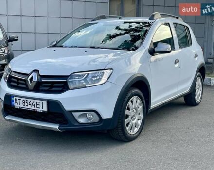 Білий Рено Сандеро СтепВей, об'ємом двигуна 0.9 л та пробігом 113 тис. км за 8700 $, фото 1 на Automoto.ua