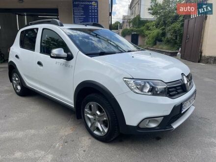 Рено Сандеро СтэпВэй 2018 в Николаеве на Automoto.ua Белый Рено Сандеро СтэпВэй, объемом двигателя 1.5 л и пробегом 114 тыс. км за 11600 $, фото 1 на Automoto.ua
