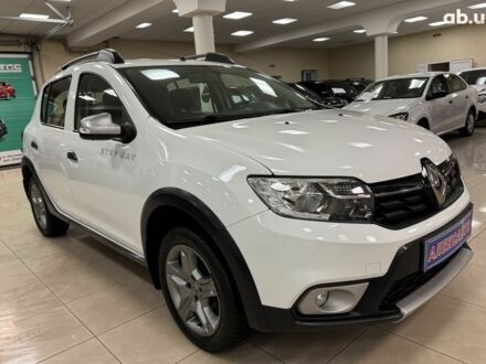 Белый Рено Сандеро СтэпВэй, объемом двигателя 0 л и пробегом 136 тыс. км за 11000 $, фото 1 на Automoto.ua