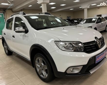 Белый Рено Сандеро СтэпВэй, объемом двигателя 0 л и пробегом 136 тыс. км за 11000 $, фото 1 на Automoto.ua