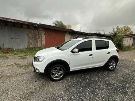 Белый Рено Сандеро СтэпВэй, объемом двигателя 0.9 л и пробегом 57 тыс. км за 9500 $, фото 1 на Automoto.ua