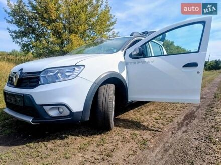 Білий Рено Сандеро СтепВей, об'ємом двигуна 0.9 л та пробігом 117 тис. км за 9999 $, фото 1 на Automoto.ua
