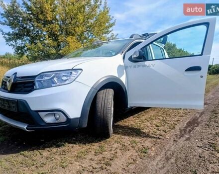 Белый Рено Сандеро СтэпВэй, объемом двигателя 0.9 л и пробегом 117 тыс. км за 9999 $, фото 1 на Automoto.ua