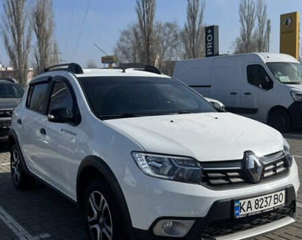 Белый Рено Сандеро СтэпВэй, объемом двигателя 1.46 л и пробегом 144 тыс. км за 11800 $, фото 1 на Automoto.ua