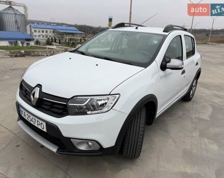 Белый Рено Сандеро СтэпВэй, объемом двигателя 0.9 л и пробегом 84 тыс. км за 9900 $, фото 1 на Automoto.ua
