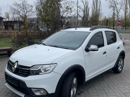 Белый Рено Сандеро СтэпВэй, объемом двигателя 1.46 л и пробегом 66 тыс. км за 12300 $, фото 1 на Automoto.ua