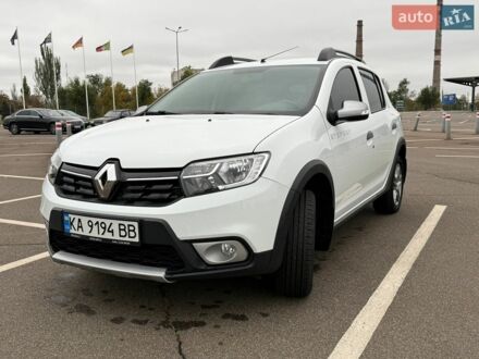 Білий Рено Сандеро СтепВей, об'ємом двигуна 1.46 л та пробігом 20 тис. км за 13800 $, фото 1 на Automoto.ua