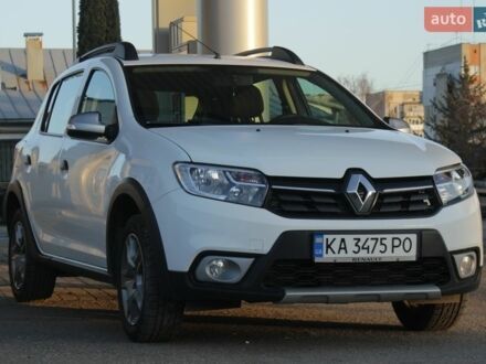 Белый Рено Сандеро СтэпВэй, объемом двигателя 0.9 л и пробегом 81 тыс. км за 9800 $, фото 1 на Automoto.ua