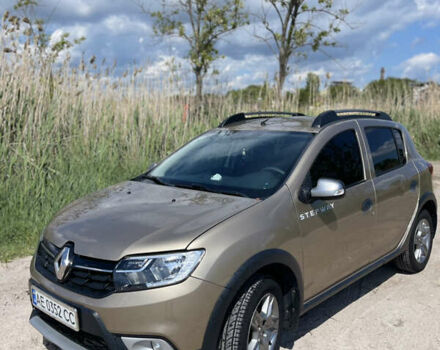 Бежевий Рено Сандеро СтепВей, об'ємом двигуна 0.9 л та пробігом 75 тис. км за 11199 $, фото 6 на Automoto.ua