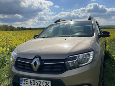 Рено Сандеро СтепВей 2019 у Южноукраинске на Automoto.ua Бежевий Рено Сандеро СтепВей, об'ємом двигуна 1.46 л та пробігом 180 тис. км за 10300 $, фото 1 на Automoto.ua