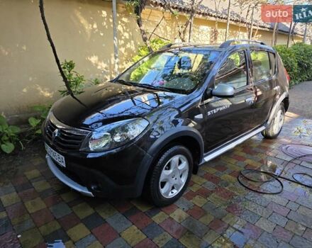 Черный Рено Сандеро СтэпВэй, объемом двигателя 1.6 л и пробегом 31 тыс. км за 8098 $, фото 2 на Automoto.ua