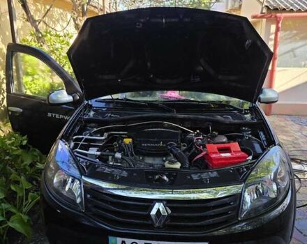 Черный Рено Сандеро СтэпВэй, объемом двигателя 1.6 л и пробегом 31 тыс. км за 8098 $, фото 1 на Automoto.ua