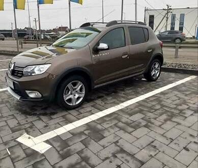 Коричневый Рено Сандеро СтэпВэй, объемом двигателя 0.9 л и пробегом 96 тыс. км за 10400 $, фото 1 на Automoto.ua