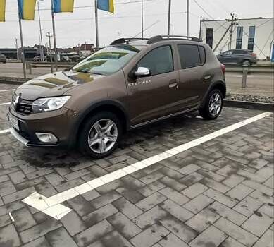 Коричневый Рено Сандеро СтэпВэй, объемом двигателя 0.9 л и пробегом 96 тыс. км за 10400 $, фото 1 на Automoto.ua