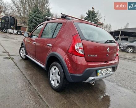 Красный Рено Сандеро СтэпВэй, объемом двигателя 1.6 л и пробегом 102 тыс. км за 6600 $, фото 5 на Automoto.ua