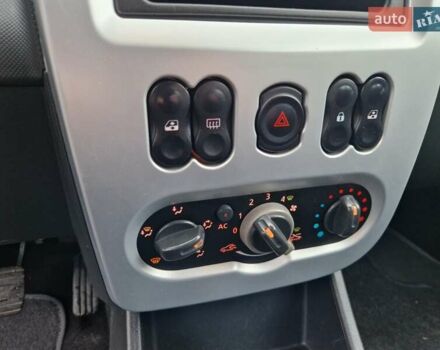 Красный Рено Сандеро СтэпВэй, объемом двигателя 1.6 л и пробегом 102 тыс. км за 6600 $, фото 15 на Automoto.ua