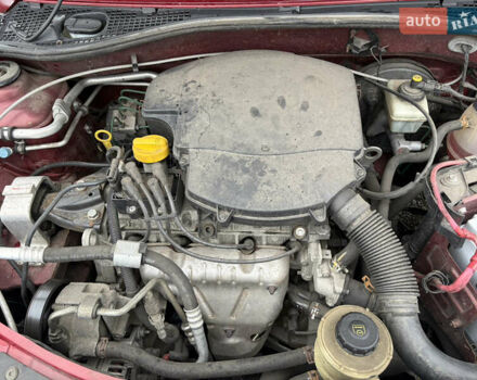 Красный Рено Сандеро СтэпВэй, объемом двигателя 1.6 л и пробегом 91 тыс. км за 5700 $, фото 5 на Automoto.ua