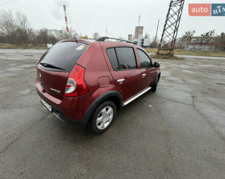 Красный Рено Сандеро СтэпВэй, объемом двигателя 1.6 л и пробегом 91 тыс. км за 5700 $, фото 2 на Automoto.ua