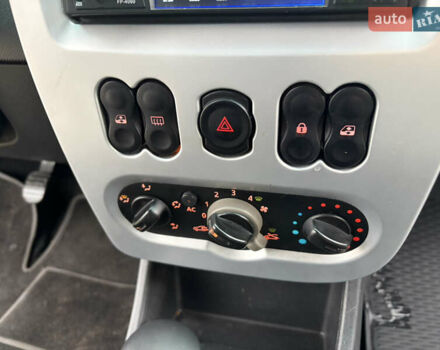 Красный Рено Сандеро СтэпВэй, объемом двигателя 1.6 л и пробегом 91 тыс. км за 5700 $, фото 6 на Automoto.ua