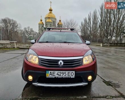 Красный Рено Сандеро СтэпВэй, объемом двигателя 1.6 л и пробегом 102 тыс. км за 6600 $, фото 1 на Automoto.ua